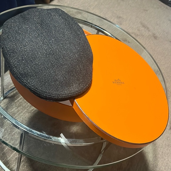 New in Box Hermes Paris
Women's Beret Hat Gray Size 58 100% Cashmere Designer - Picture 1 of 4